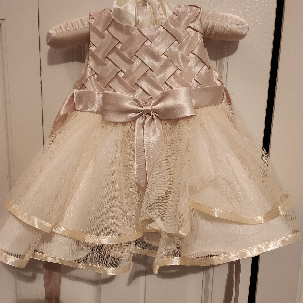 Rare Editions Cream and Gold Formal Dress